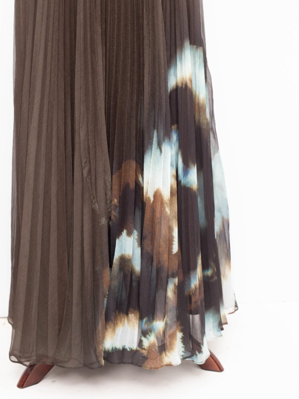 AMUR Sue Pleated Gown Size 4 - Picture 10 of 10